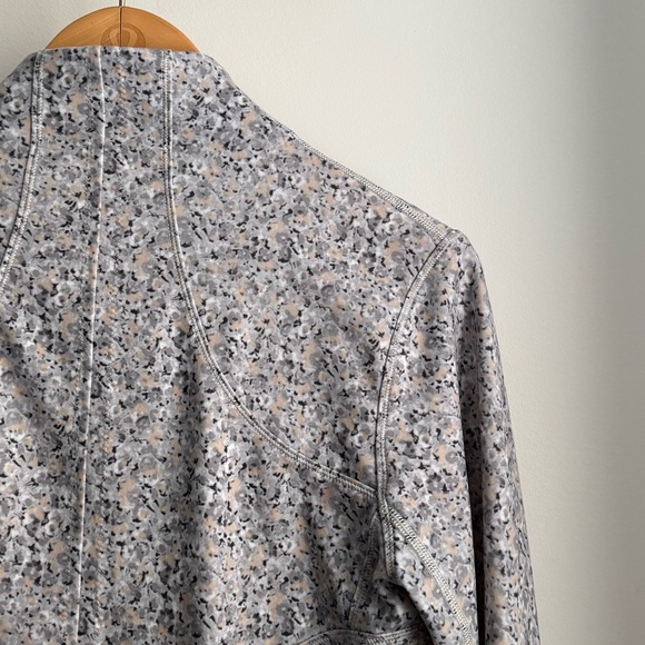 lululemon forme jacket - Picture 8 of 16